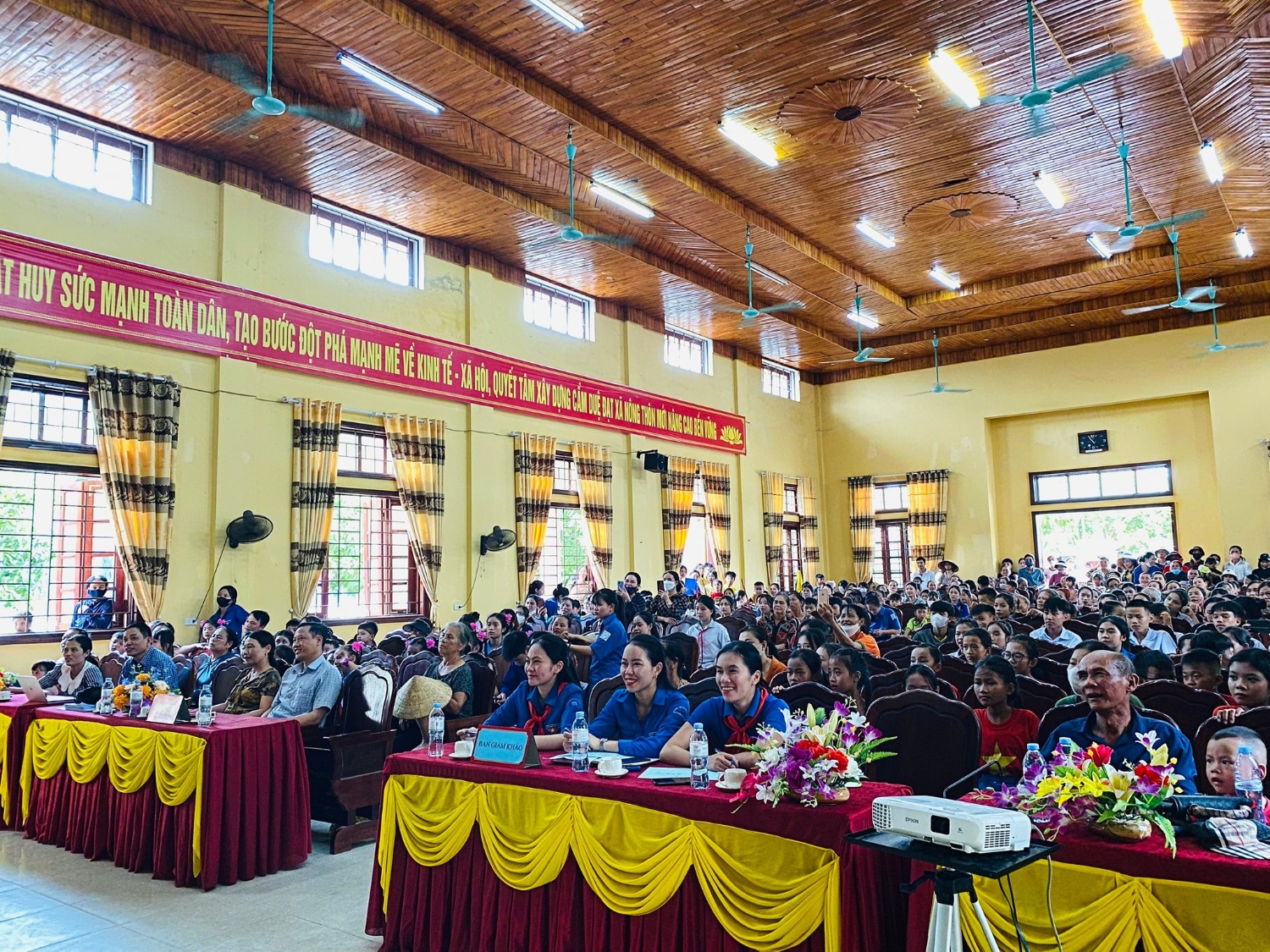liên hoan